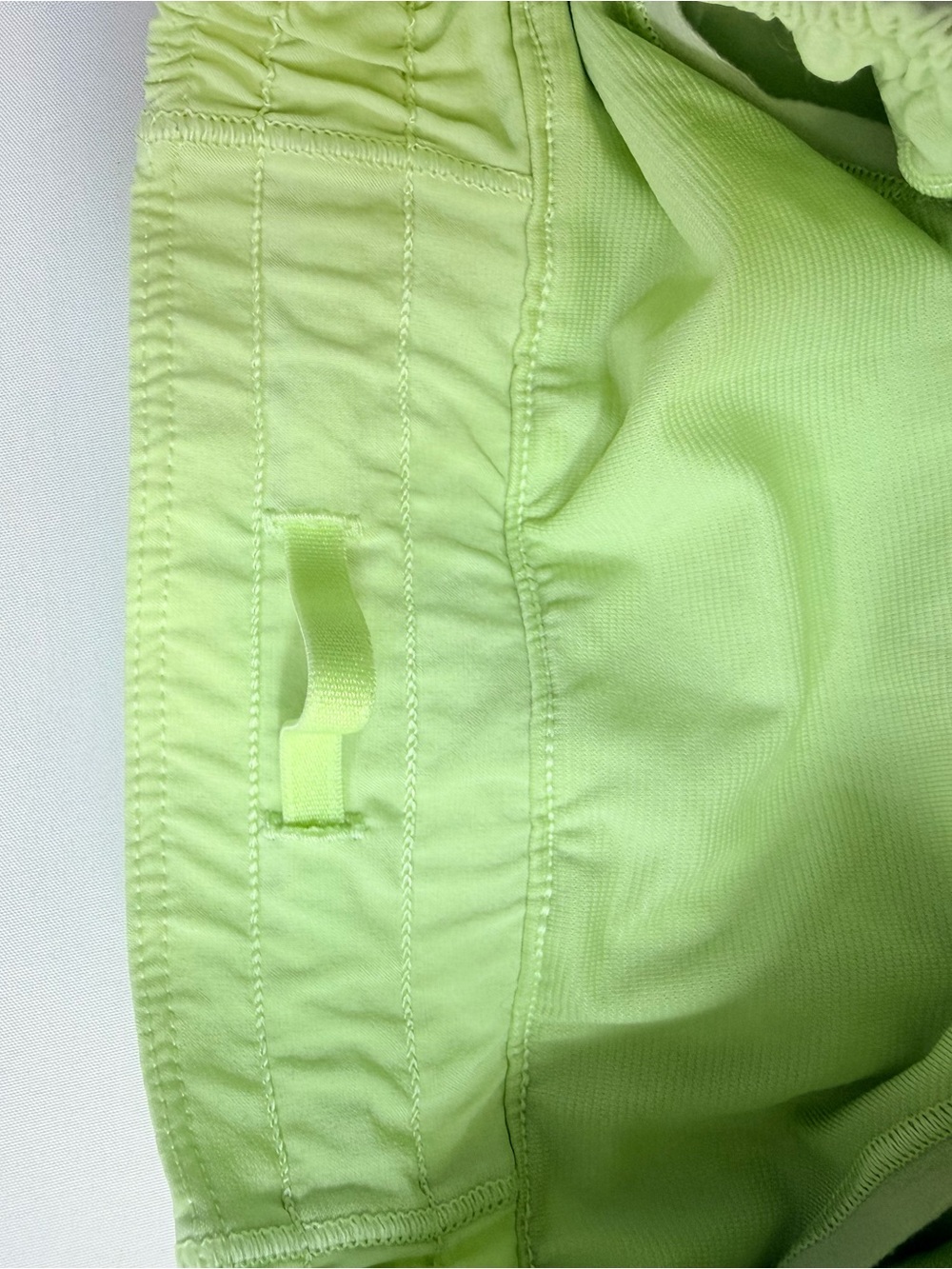 Lululemon Athletica Women’s Size 0 Lime Green Hotty Hot Mid Rise 9” Shorts - Picture 8 of 10